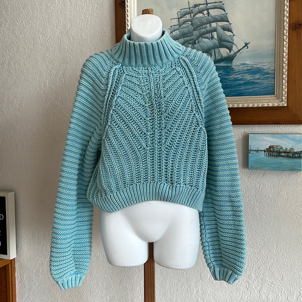 Free People knit sweater, size xs but fits like a small